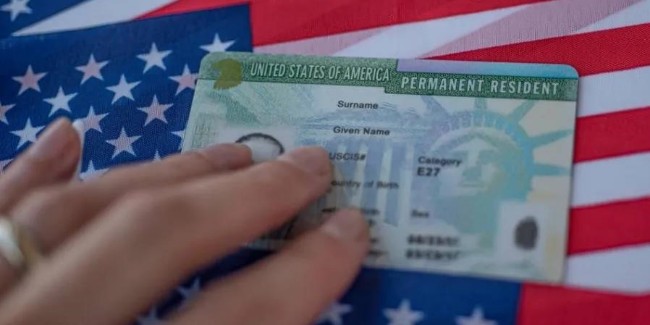 2021年，中国大陆申请人获得了多少张美国移民签证？