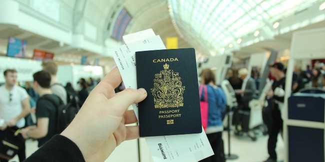 无需更新！海外美国公民，持今年过期的护照可直接回美